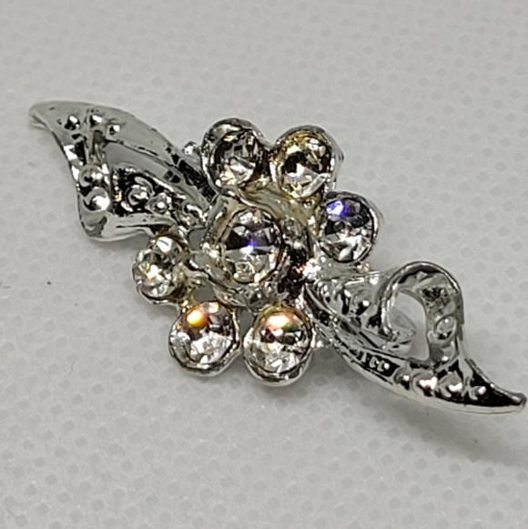 BEAUTIFUL Dainty Rhinestone Costume Brooch - Picture 2 of 14